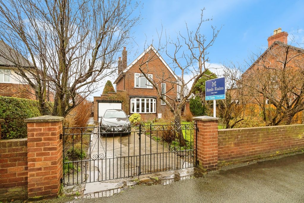 Property photo 2 of 12 Curb