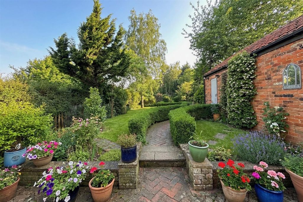 Property photo 3 of 18 Image-4x3-2400x1792.Jpeg