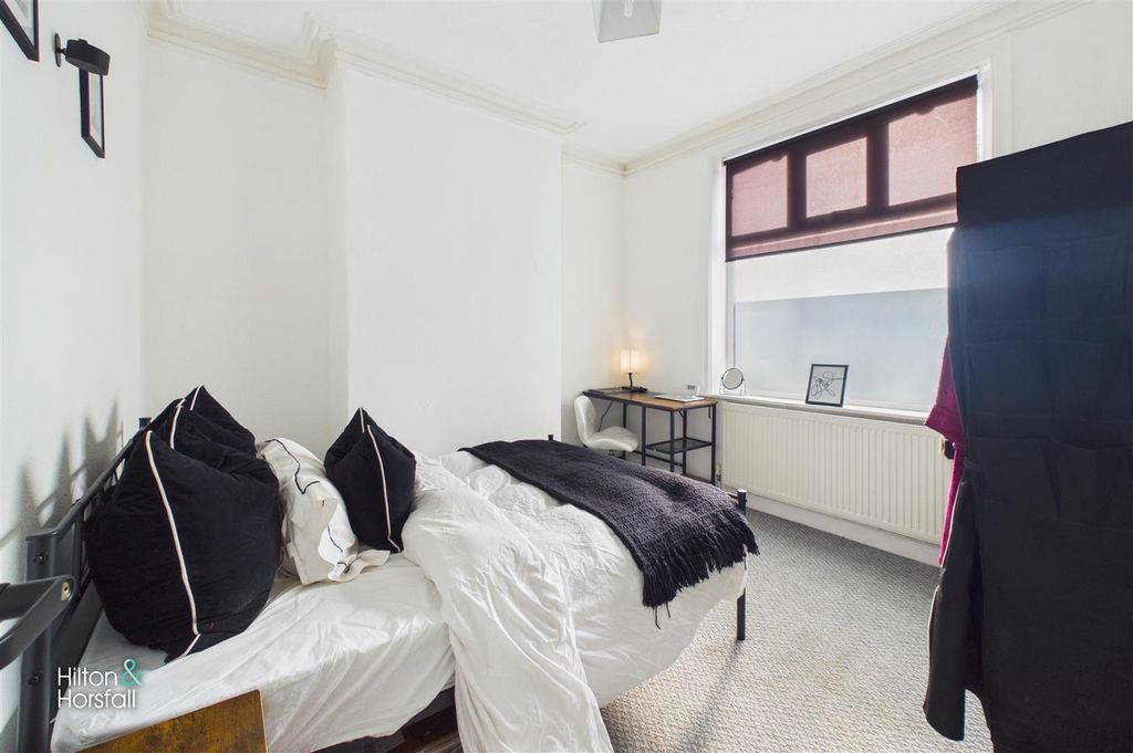 Property photo 3 of 9 Linby Street