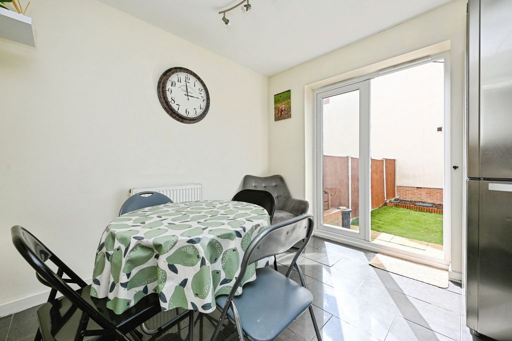 Property photo 3 of 21 Pbox-Img.Jpg