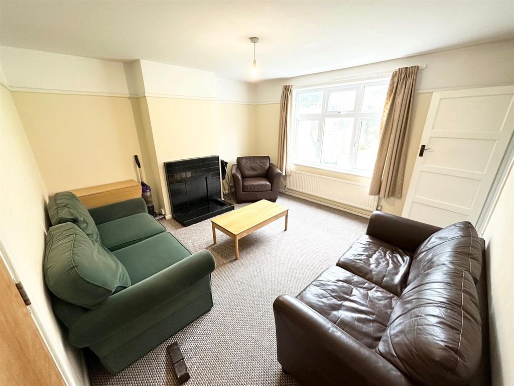 Property photo 3 of 24 liv.Jpg