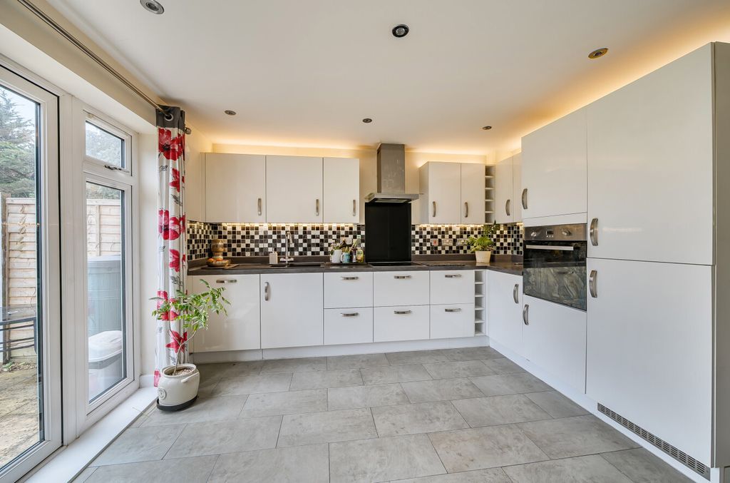 Property photo 2 of 20 1377262-11-690Ccf...