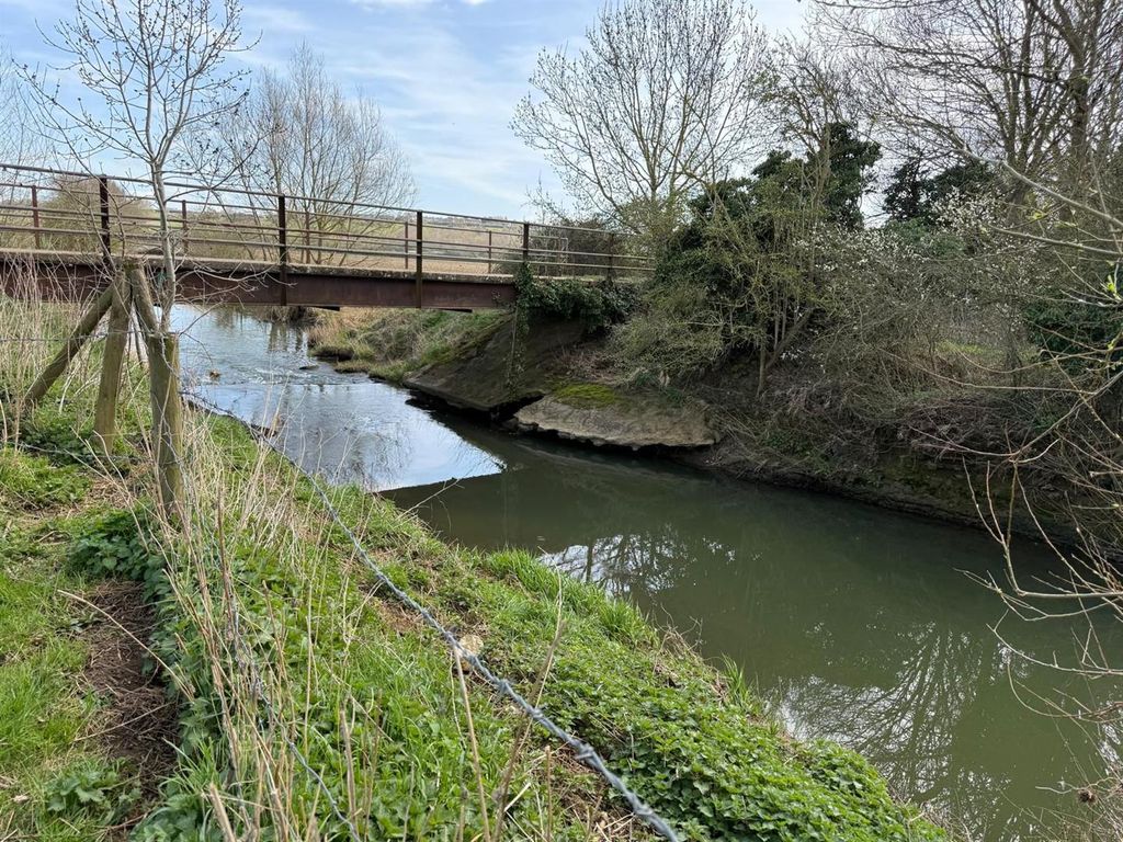 Property photo 2 of 12 8A8Ed572-A8ba-4408-B64E-De74B9Bf1081.Jpg