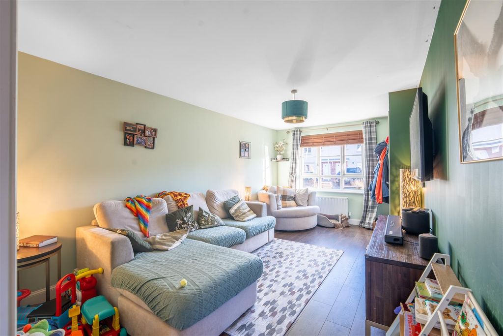 Property photo 2 of 15 Lounge.Jpg