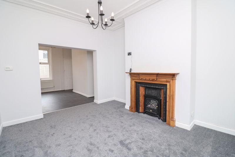 Property photo 2 of 11 Lounge/Dining Area