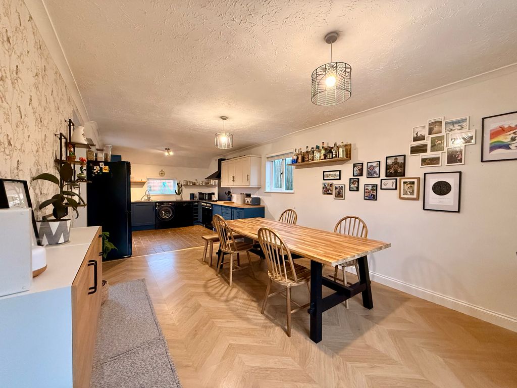 Property photo 2 of 15 Kitchen/Dining Area