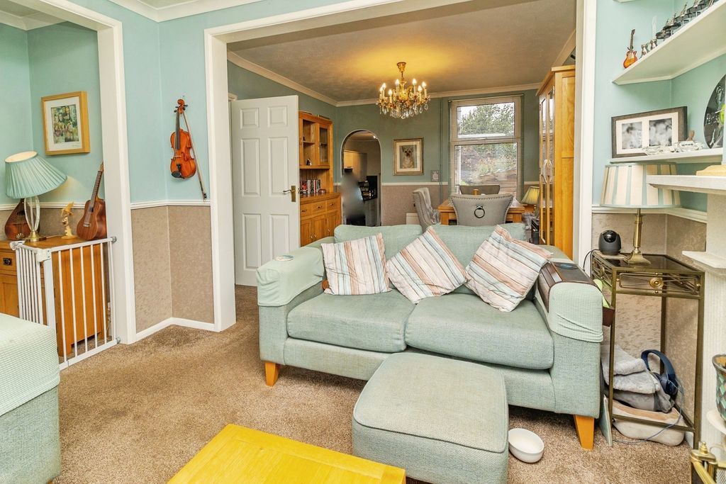 Property photo 2 of 17 Photo