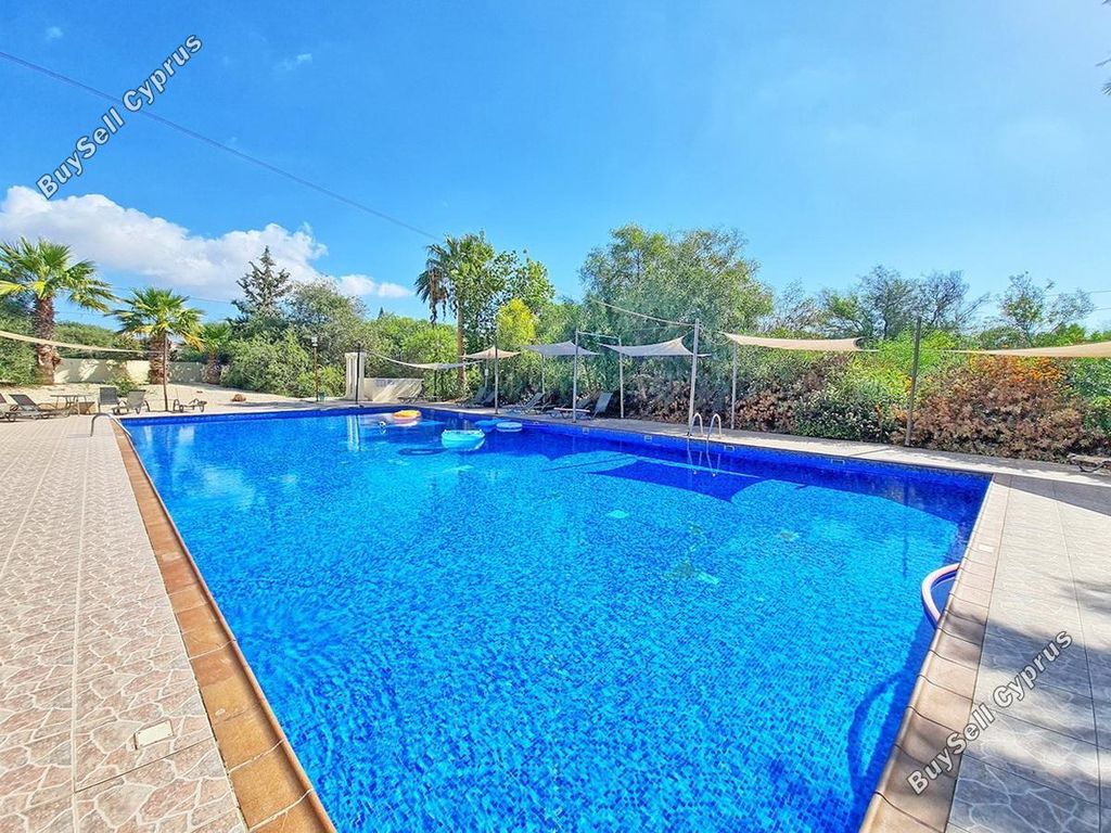 Property photo 2 of 32