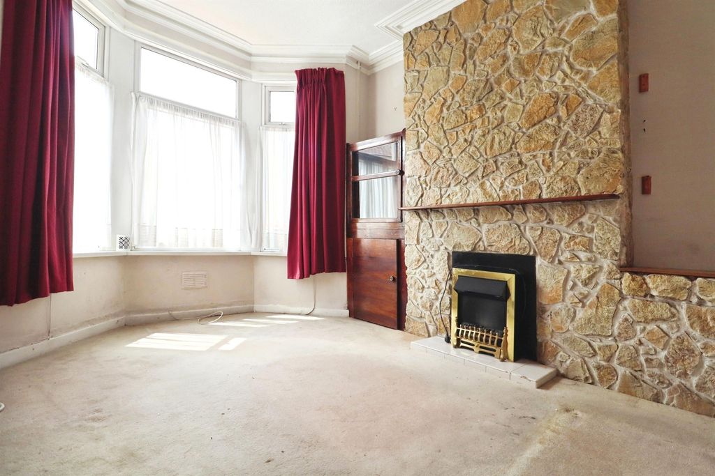 Property photo 2 of 20