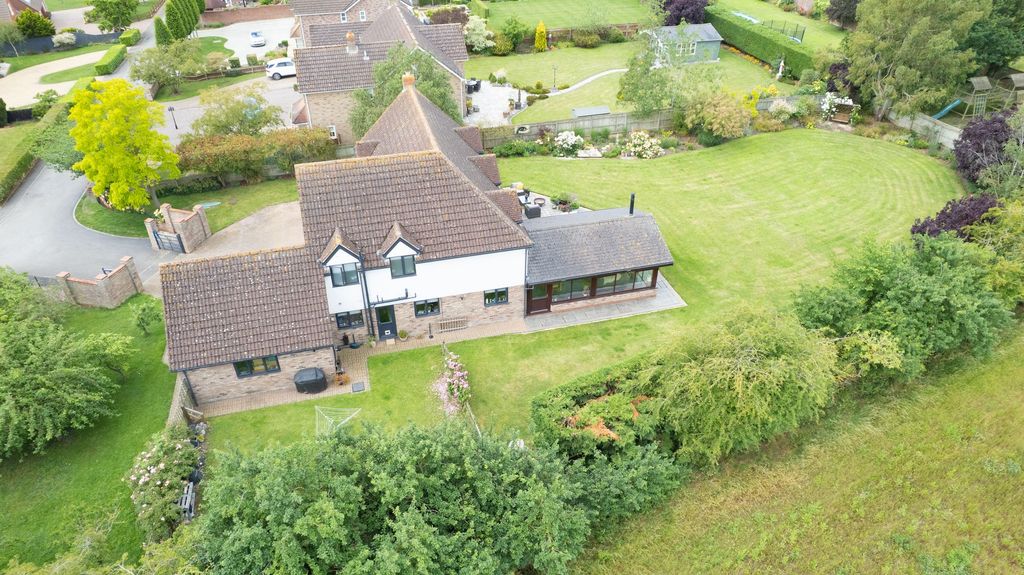 Property photo 3 of 49