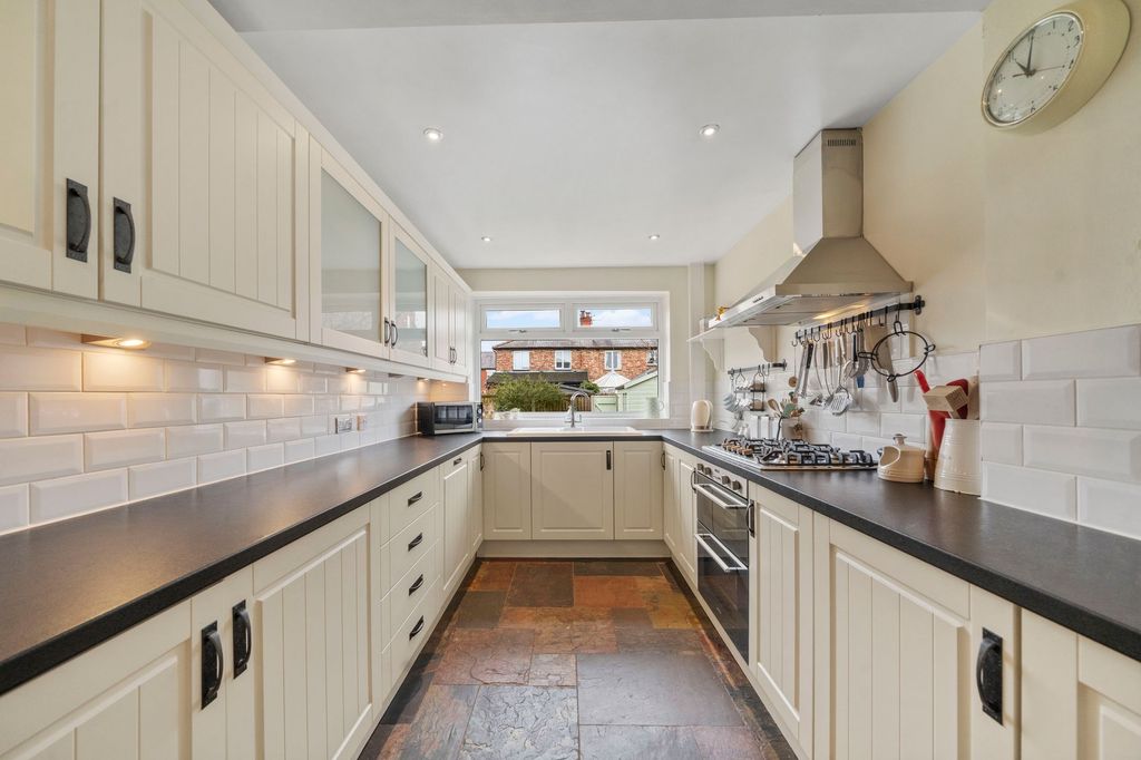 Property photo 3 of 23