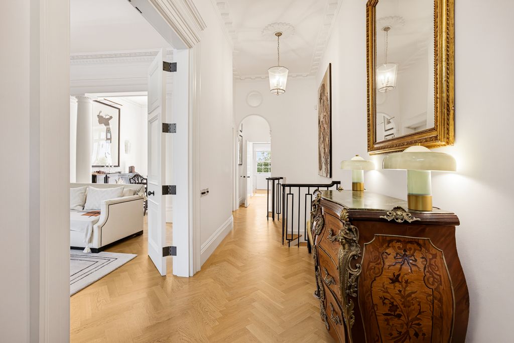 Property photo 2 of 15 Entrance Hall