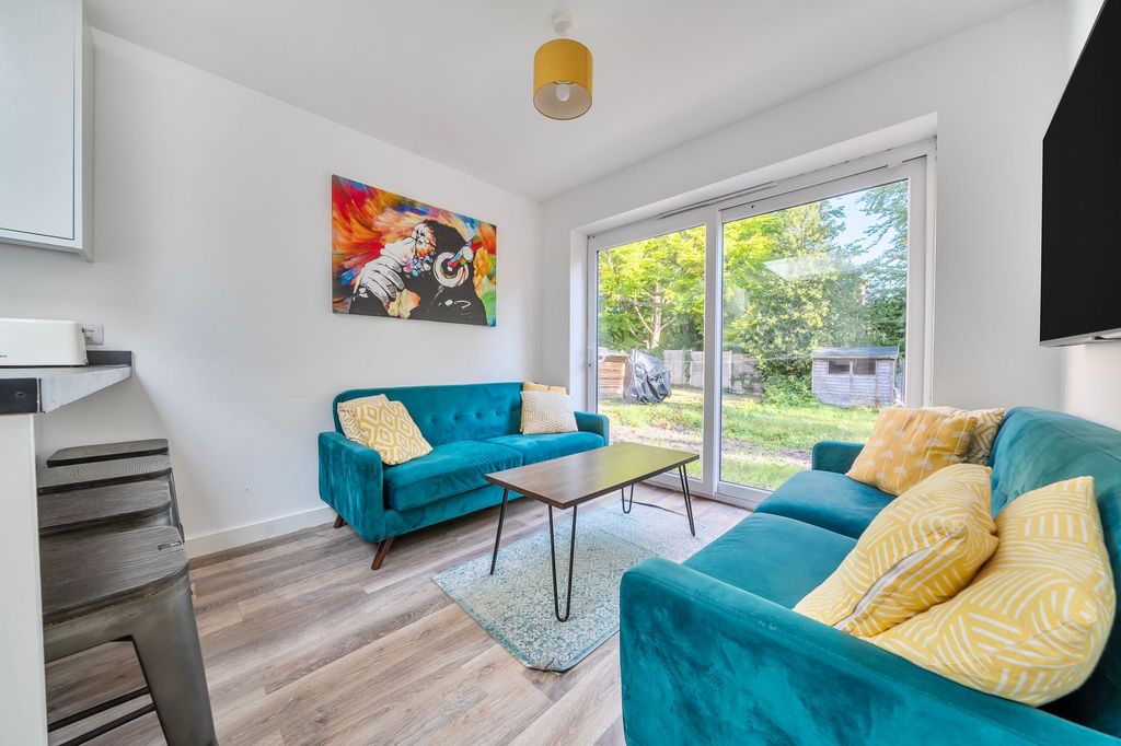 Property photo 3 of 8