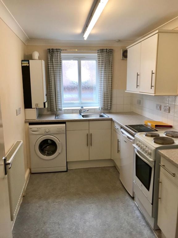 Property photo 3 of 6 Kitchen