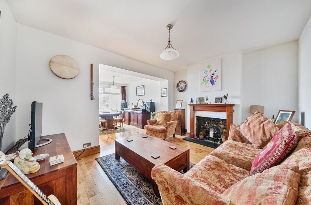 Property photo 3 of 17