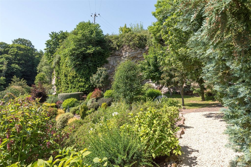 Property photo 2 of 38 Garden
