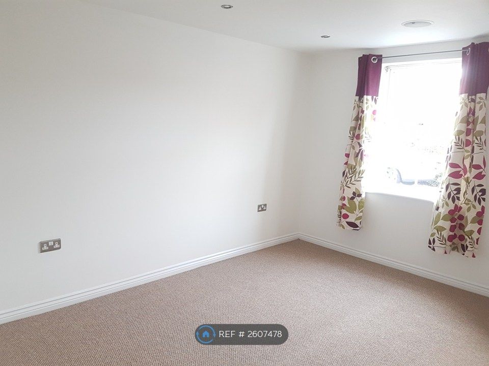 Property photo 2 of 6 Bedroom 1
