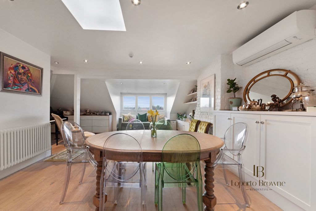 Property photo 3 of 35