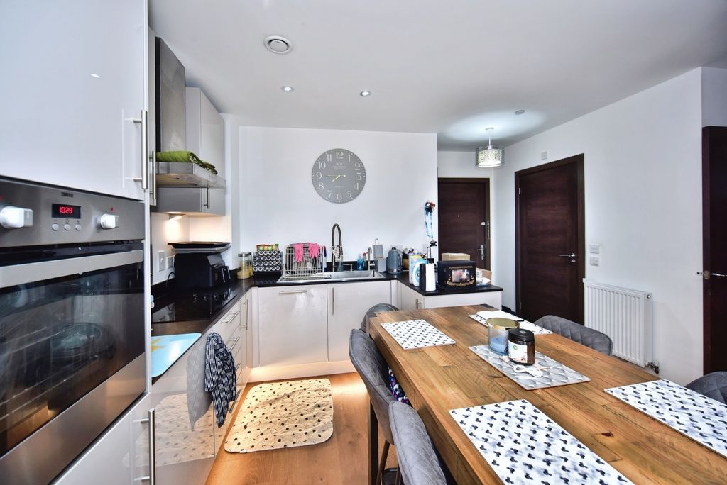 Property photo 2 of 16 Pbox-Img.Jpg
