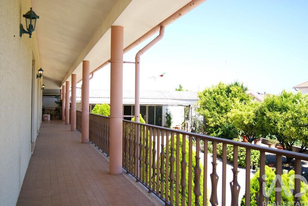 Property photo 3 of 27