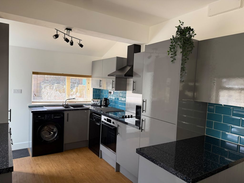 Property photo 2 of 15 119 Lisvane Street_15