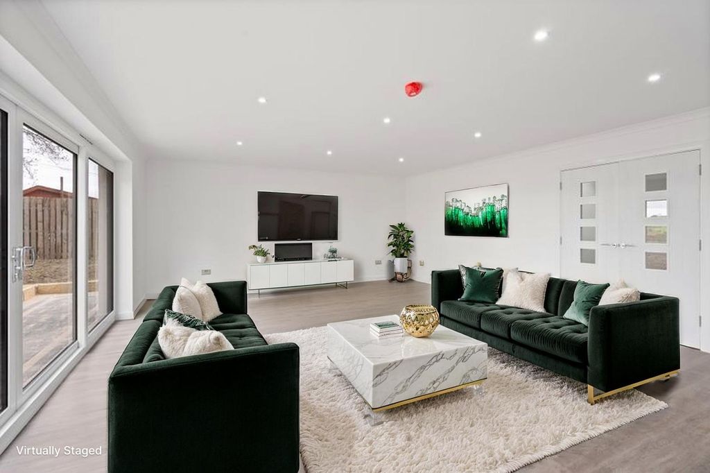 Property photo 3 of 42 Lounge Area