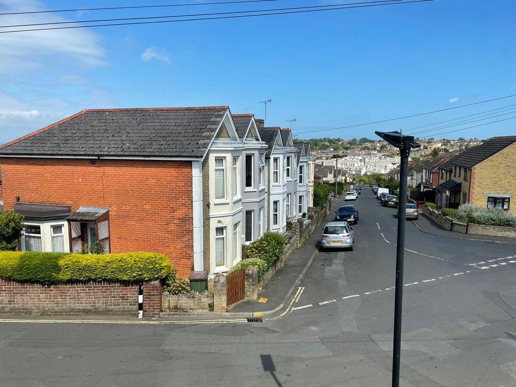 Property photo 2 of 9