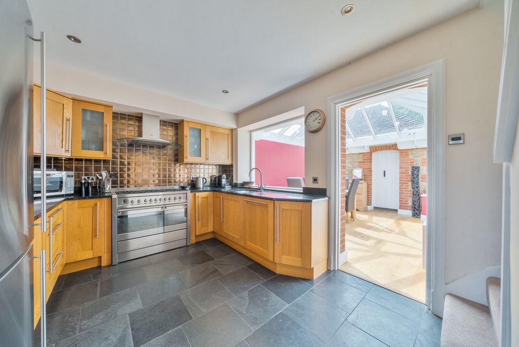 Property photo 3 of 17 1319184-6-686415B...
