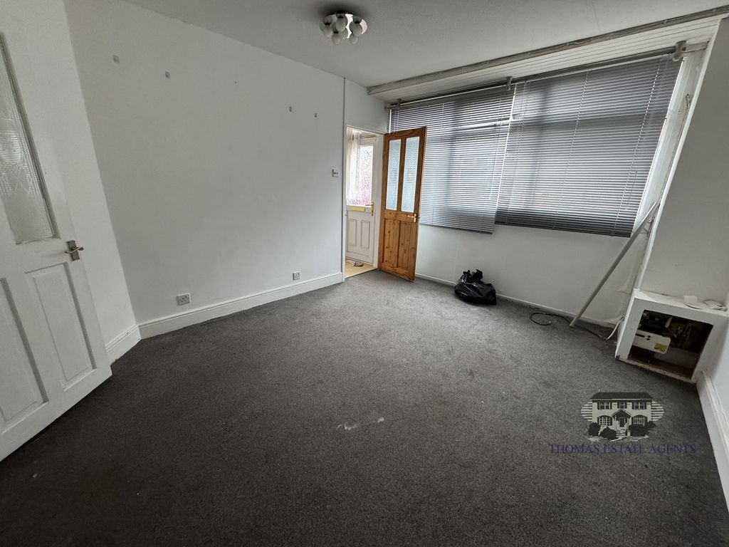 Property photo 2 of 8 Lounge