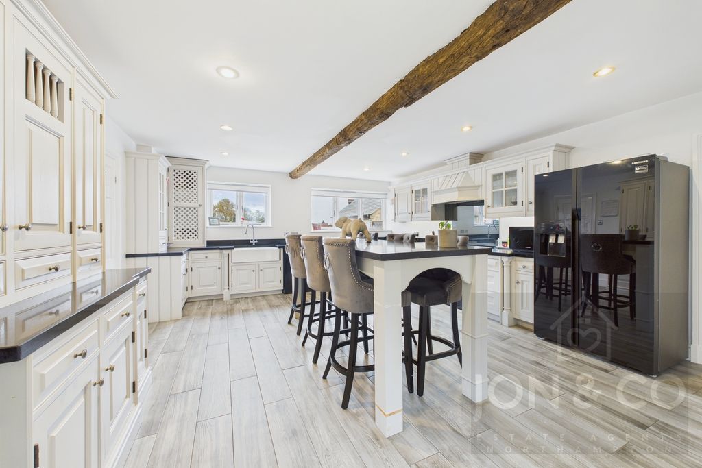 Property photo 3 of 31