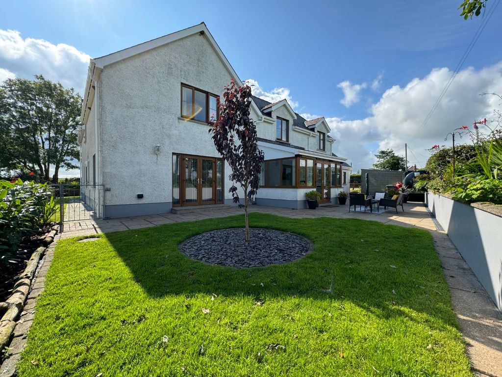Property photo 2 of 52