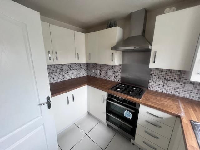 Property photo 2 of 9 Kitchen