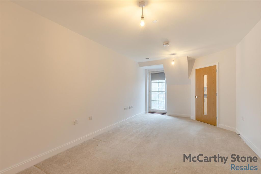 Property photo 2 of 27 8669243-Interior04.Jpg