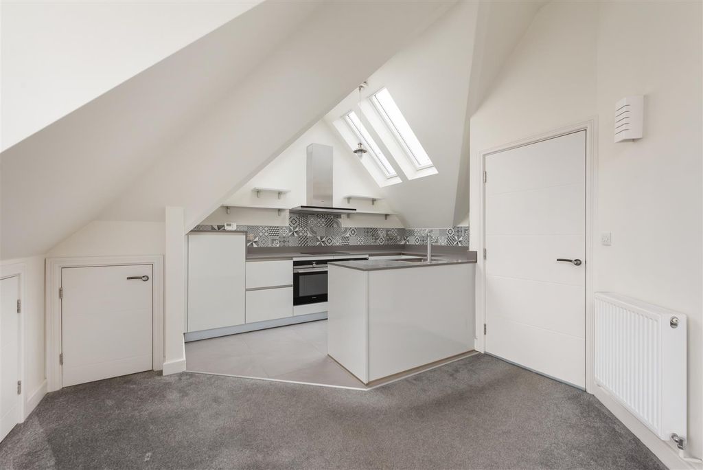 Property photo 3 of 13 Tankerton Road, Tankerton, Whitstable