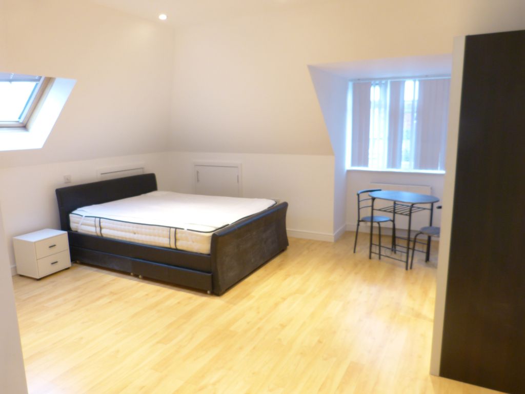 Property photo 1 of 4 Studio To Let In Hendon Central