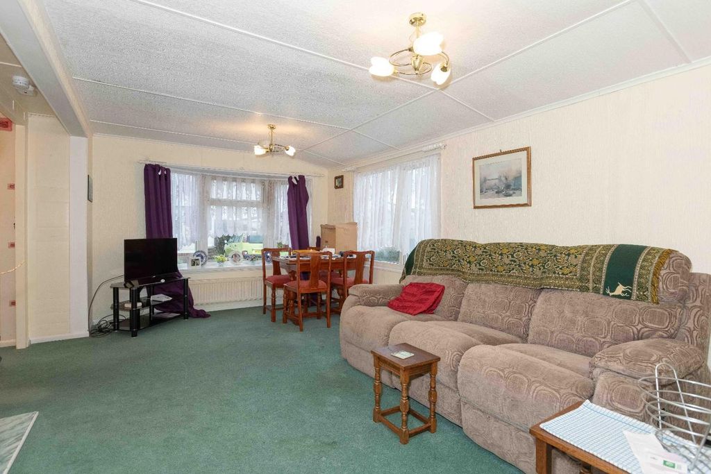 Property photo 3 of 15 Windsor Way_5.Jpg