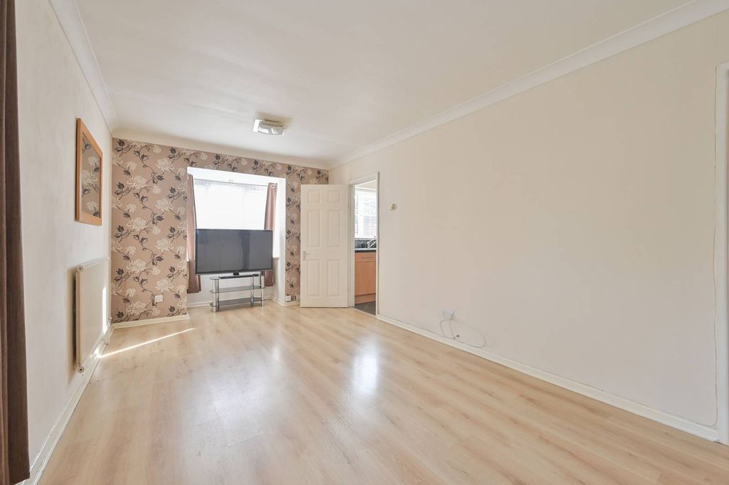 Property photo 3 of 8