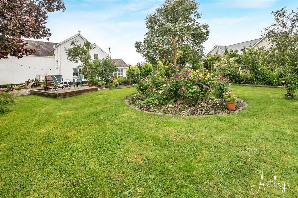Property photo 3 of 34