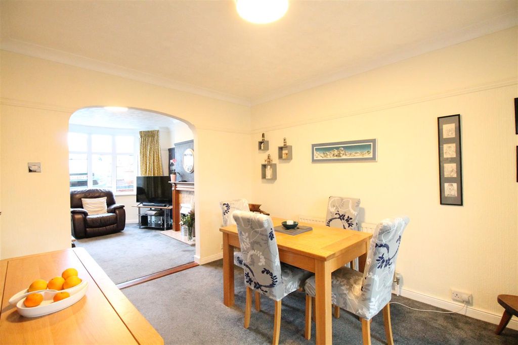 Property photo 3 of 20 Dining Room