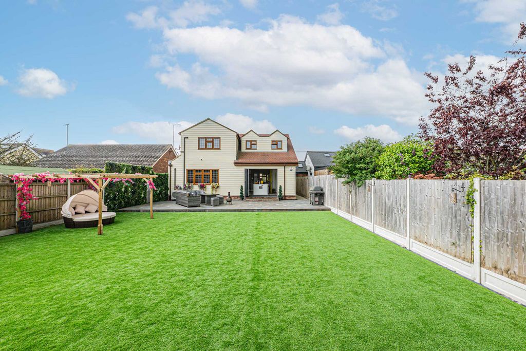 Property photo 2 of 33