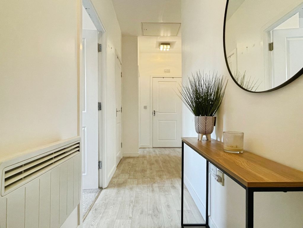 Property photo 2 of 16 Hallway