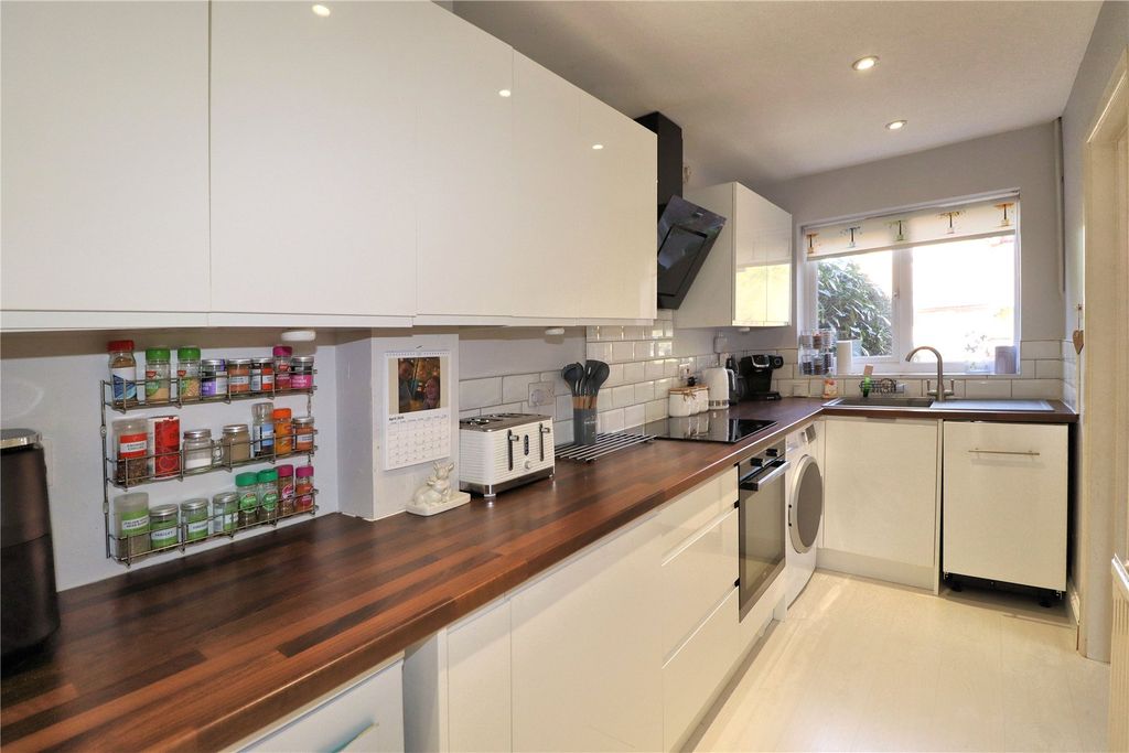 Property photo 2 of 12 Picture No. 14