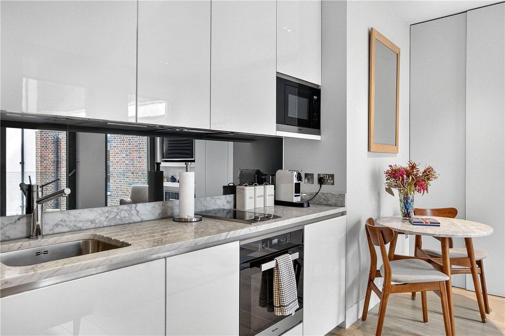 Property photo 3 of 17 Kitchen