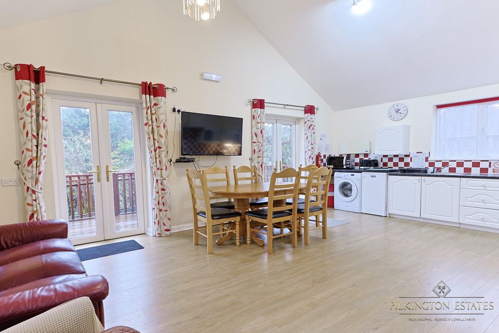 Property photo 3 of 17 4699826