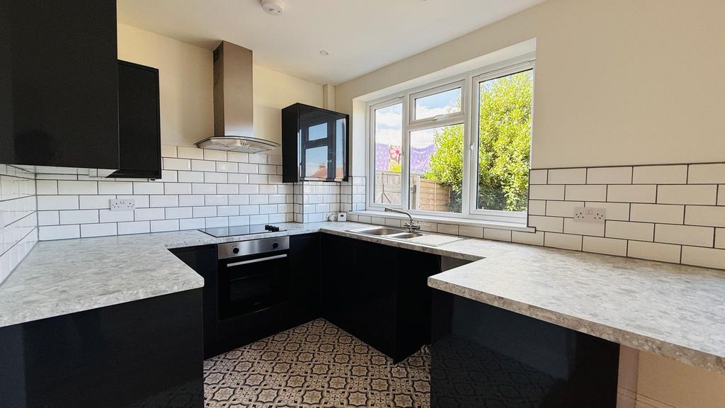 Property photo 2 of 10 5361183