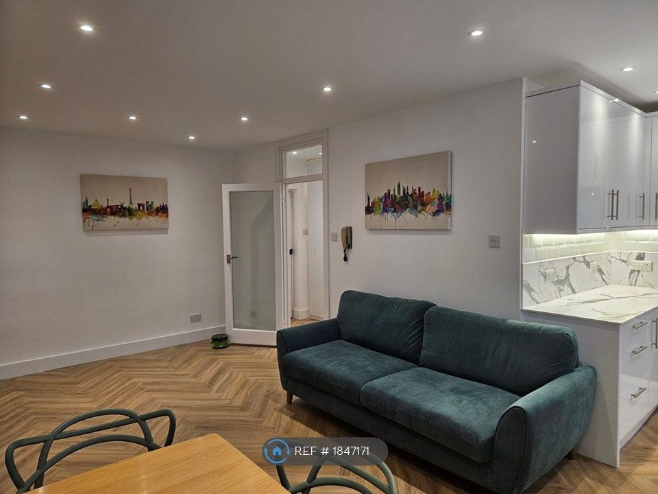 Property photo 1 of 10 Main Room