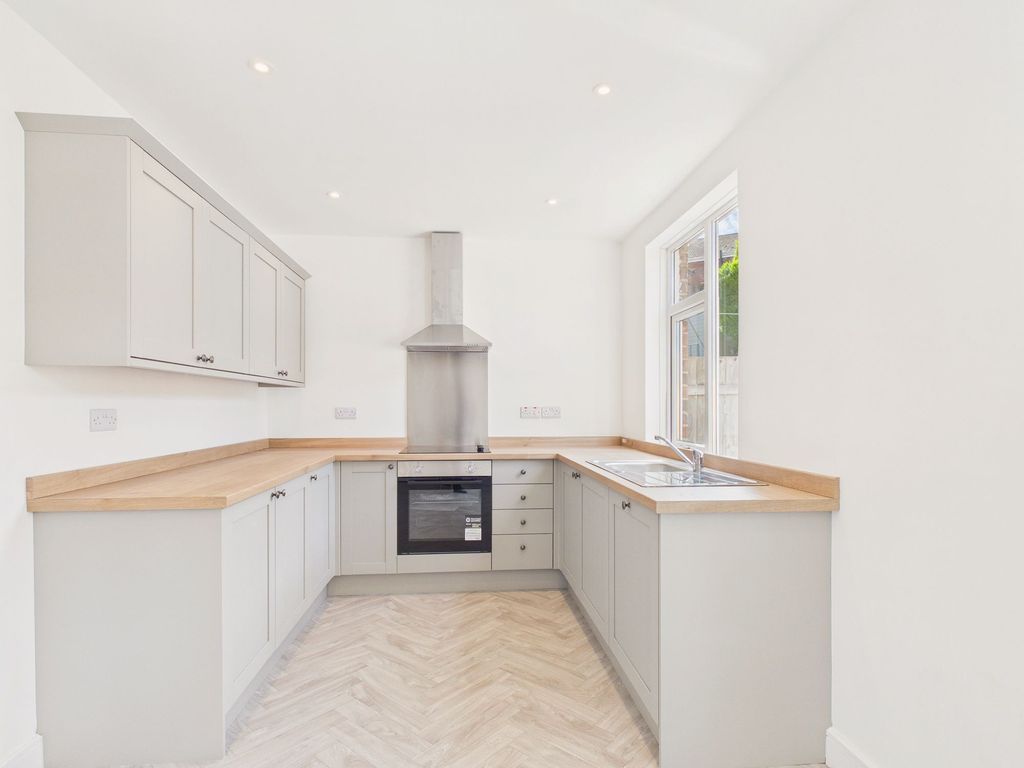 Property photo 2 of 12 Dining Kitchen