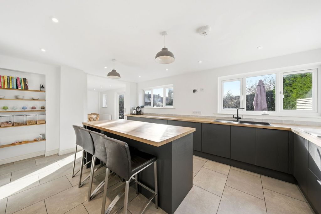 Property photo 2 of 24