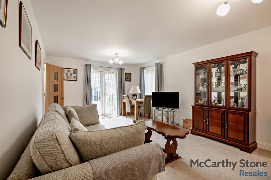 Property photo 3 of 27 8671657-Interior12-800.Jpg