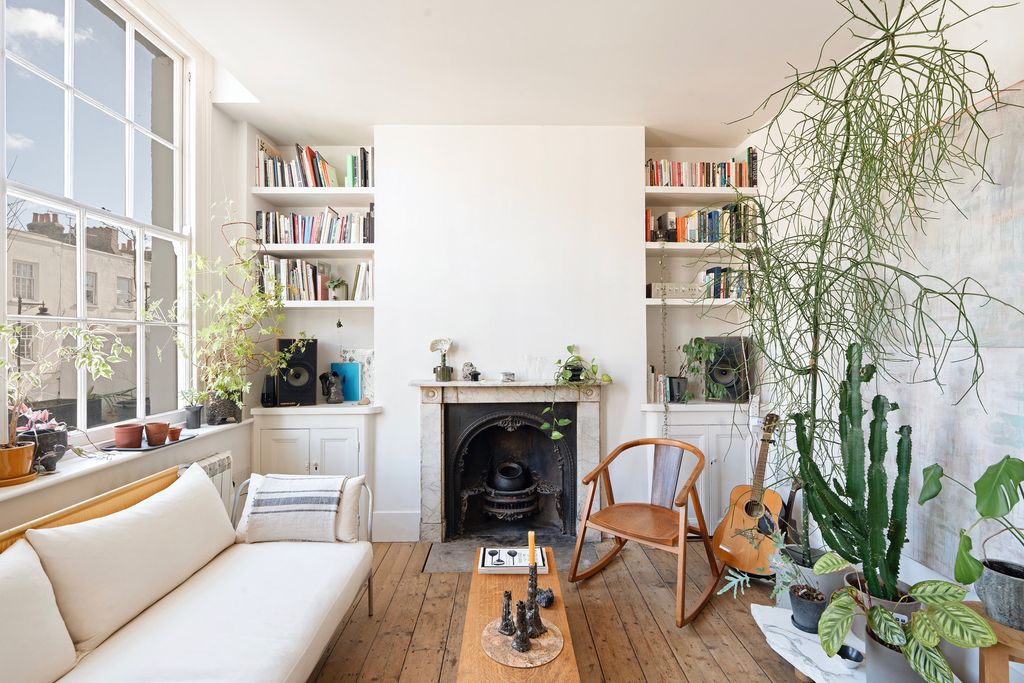 Property photo 3 of 15 331954 - Living Wire 2.Jpg